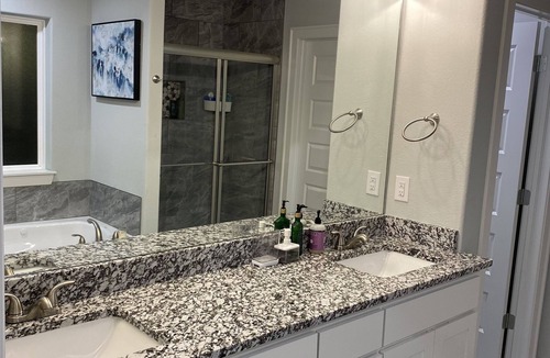 Farmington House | La Maison Bleu