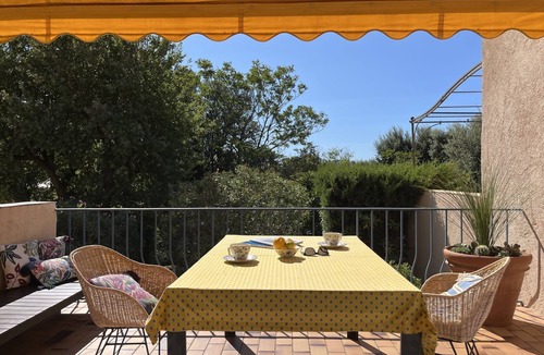 Les Restanques House | La Maison bleue by Interhome