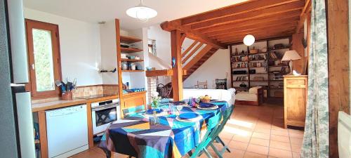 Pays-de-Belves House | La maison bleue