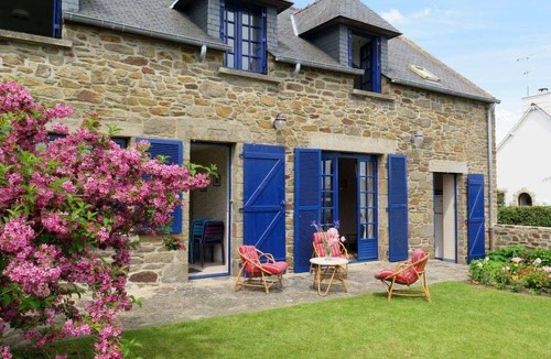 Cancale House | La Maison bleue