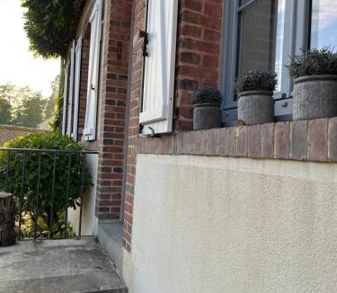 Chaltrait House | La maison bleue