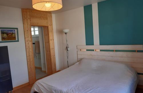 Corpeau House | La maison bleue