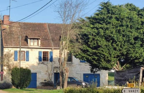 Cuncy-les-Varzy House | La Maison bleue