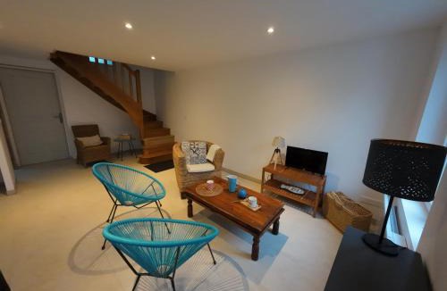 La Haye-du-Puits House | la maison bleue