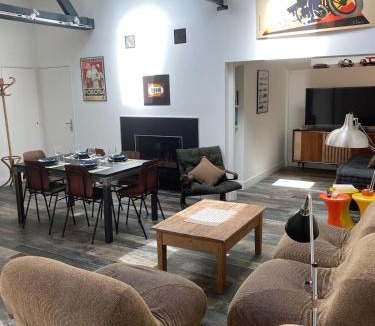 Noyers-sur-Serein House | La maison bleue