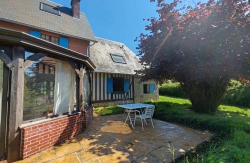 Reux House | La maison bleue