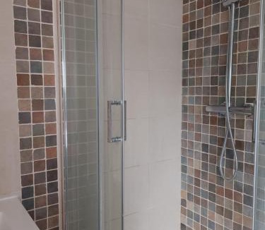 Reux House | La maison bleue