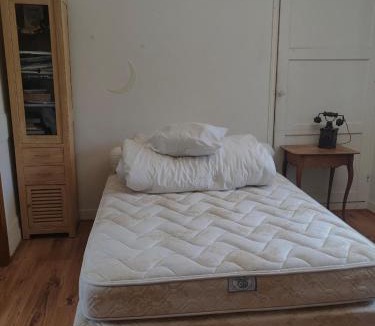 Reux House | La maison bleue