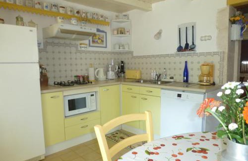 Saint-Gelais House | LA MAISON BLEUE