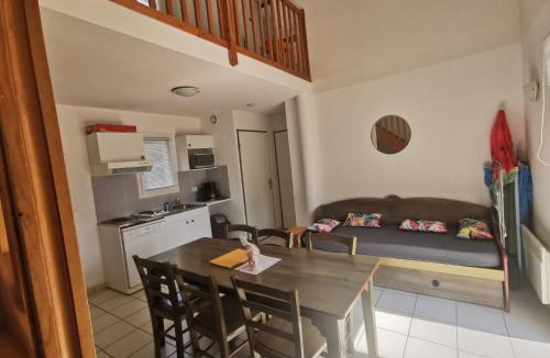 Saint-Geniez-d'Olt Apartment | La Maison Bleue, village vacances, piscine, parking