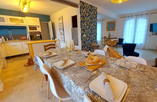 L'Hotellerie-de-Flee House | La Maison Bleue