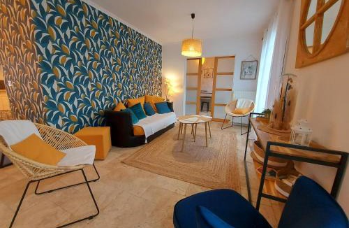 L'Hotellerie-de-Flee House | La Maison Bleue