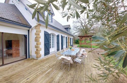 L'Hotellerie-de-Flee House | La Maison Bleue