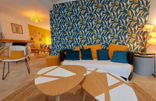 L'Hotellerie-de-Flee House | La Maison Bleue