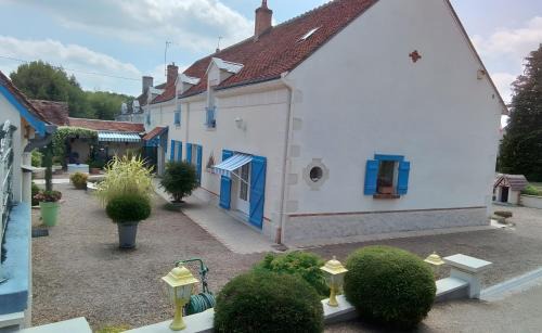 Thesee House | La Maison Bleue