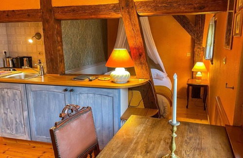 Riquewihr Apartment | La Maison Bleue - Historic house in the heart of Riquewihr. "Le Renard" 2 guest flat