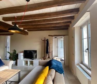 Vincelles House | La Maison Bleue, maison mitoyenne de campagne