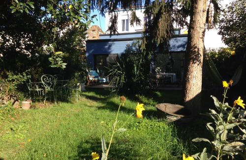 Trentemoult Bed & Breakfast | La Maison Bleue Trentemoult