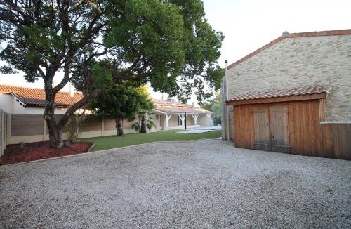 Saint-Yzans-de-Medoc Villa | La Maison Bois Carré