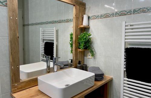 Cerizay Apartment | La Maison Bonheur - Authentique et Centrale