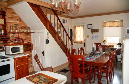 Saint-Camille-de-Lellis House | "LA Maison D'autrefois" Au Coeur D'un Beau Village, Maison Ancestrale de 1917