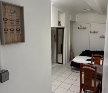8th Arrondissement Apartment | La Maison Cachée moderne