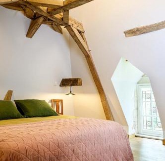 Angles-sur-lAnglin Villa | La maison Carré - a romantic house by the river for two