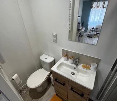 Pont-du-Chateau Apartment | La maison castelpontine studio