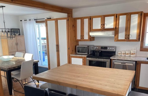 Chicoutimi House | La Maison Centenaire de La Pulperie