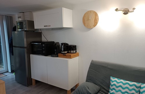 Le Vieil-Evreux House | La Maison Cupidon, ideal for 1 or 2 people - fully equipped studio apartment