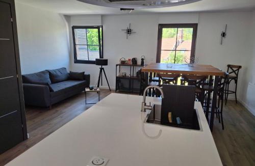 Cuise-la-Motte House | La maison d'à côté Chambre 1