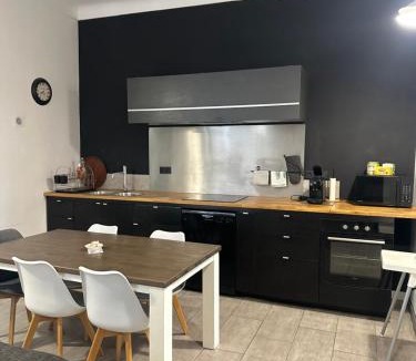 Cabannes Apartment | La Maison d'Alys - Le Mistral