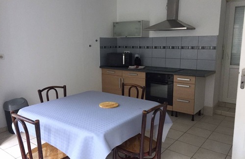 Estenos House | La Maison d'Amélie