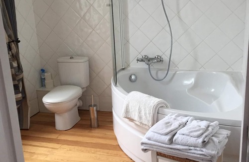 Vic-en-Bigorre Bed & Breakfast | La Maison D'anaïs