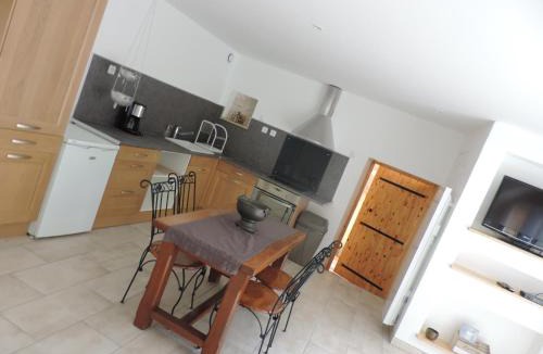 Beine House | La Maison d’Elise