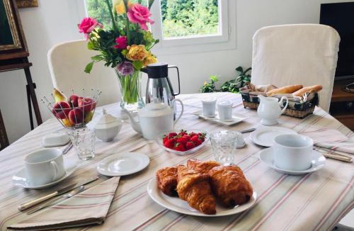 Saint-Yrieix-la-Perche Bed & Breakfast | La maison d'Hera