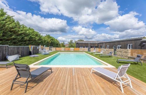 Villaines-les-Rochers Apartment | La Maison du Bois Brûlé 2 - Avec piscine partagée
