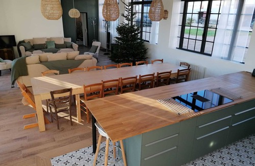 Ville-Saint-Jacques House | La Maison du Jardin, 25-person gîte