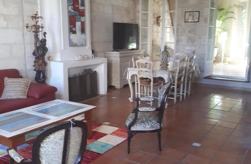 Villeneuve-les-Avignon Apartment | La Maison du Fort