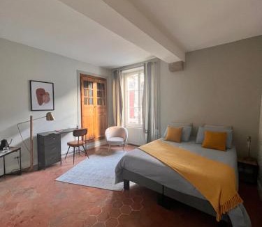 Alencon Bed & Breakfast | La maison d'Hélios
