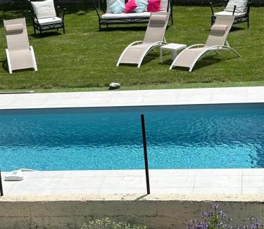 Hours House | La Maison d'hôtes LA PUYERRE