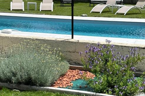 Hours House | La Maison d'hôtes LA PUYERRE