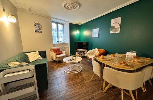 Parthenay House | La Maison D'Oscar