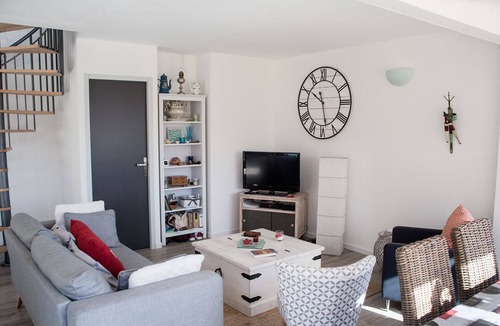 Sentenac-d'Oust Ski Chalet | La maison de Canlat.nA comfortable chalet ideal for a family stay.