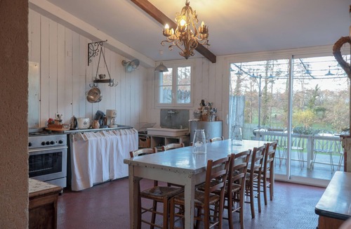 Cholet House | La Maison de Chanvre, Puy du Fou, countryside in the city, heated swimming pool, sleeps 6