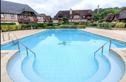 Tourgeville House | La maison de Clairefontaine - YourHostHelper