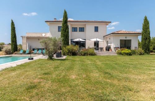 Arles Villa | La Maison de Famille