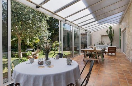 Lucon House | La Maison De Famille