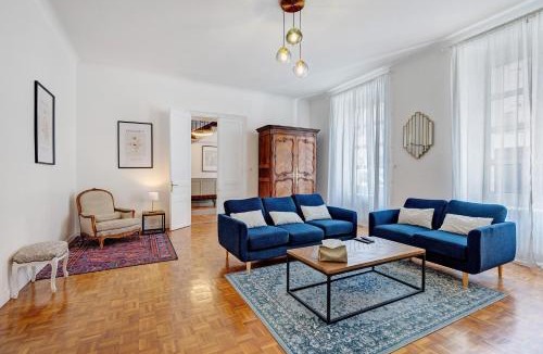 Lucon House | La Maison De Famille