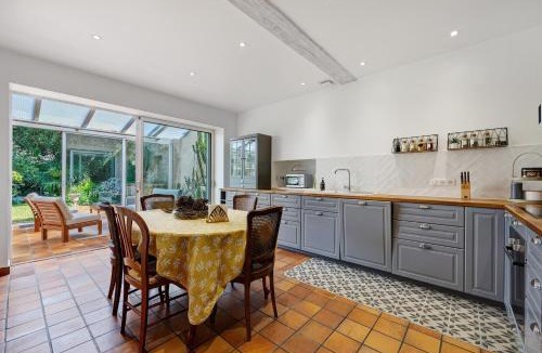 Lucon House | La Maison De Famille